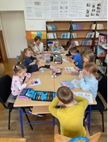 Prvašići u knjižnici